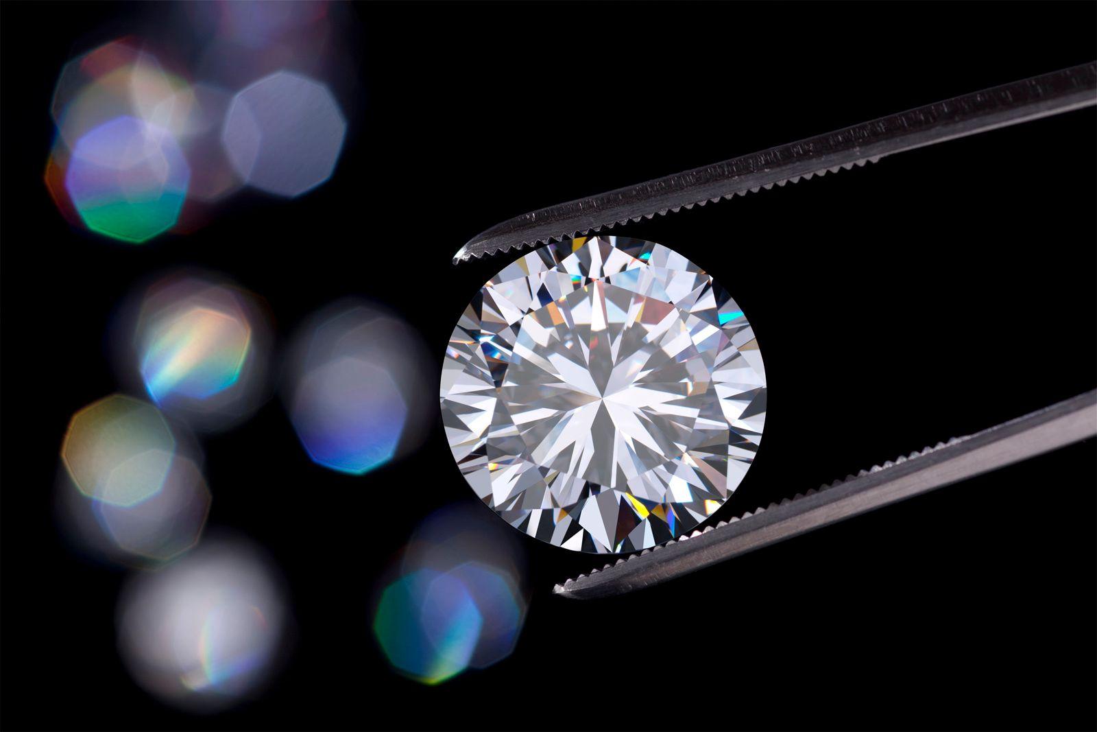 Understanding⁣ the‍ 4Cs: What Makes a Diamond Truly Sparkle